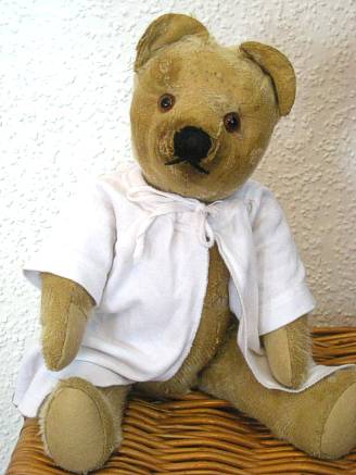 Kleiner Teddybär, stark abgeliebt, 50er Jahre, nach der Restaurierung